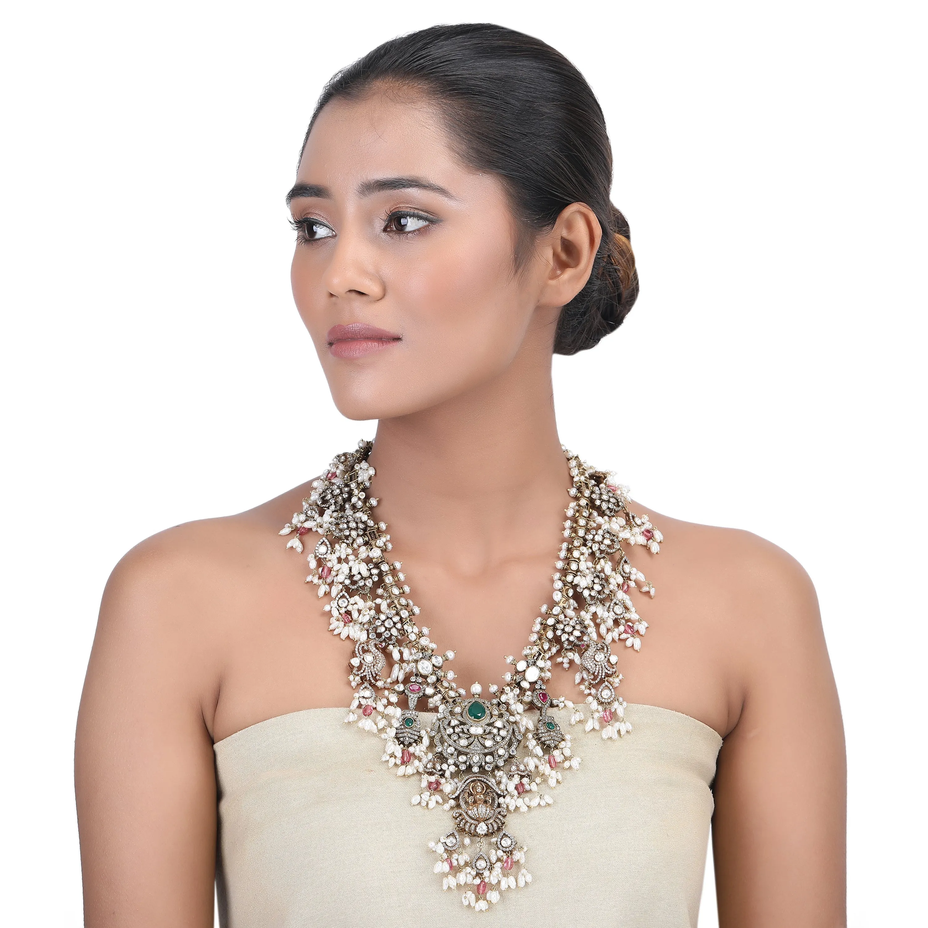 Chhavi NECKLACE