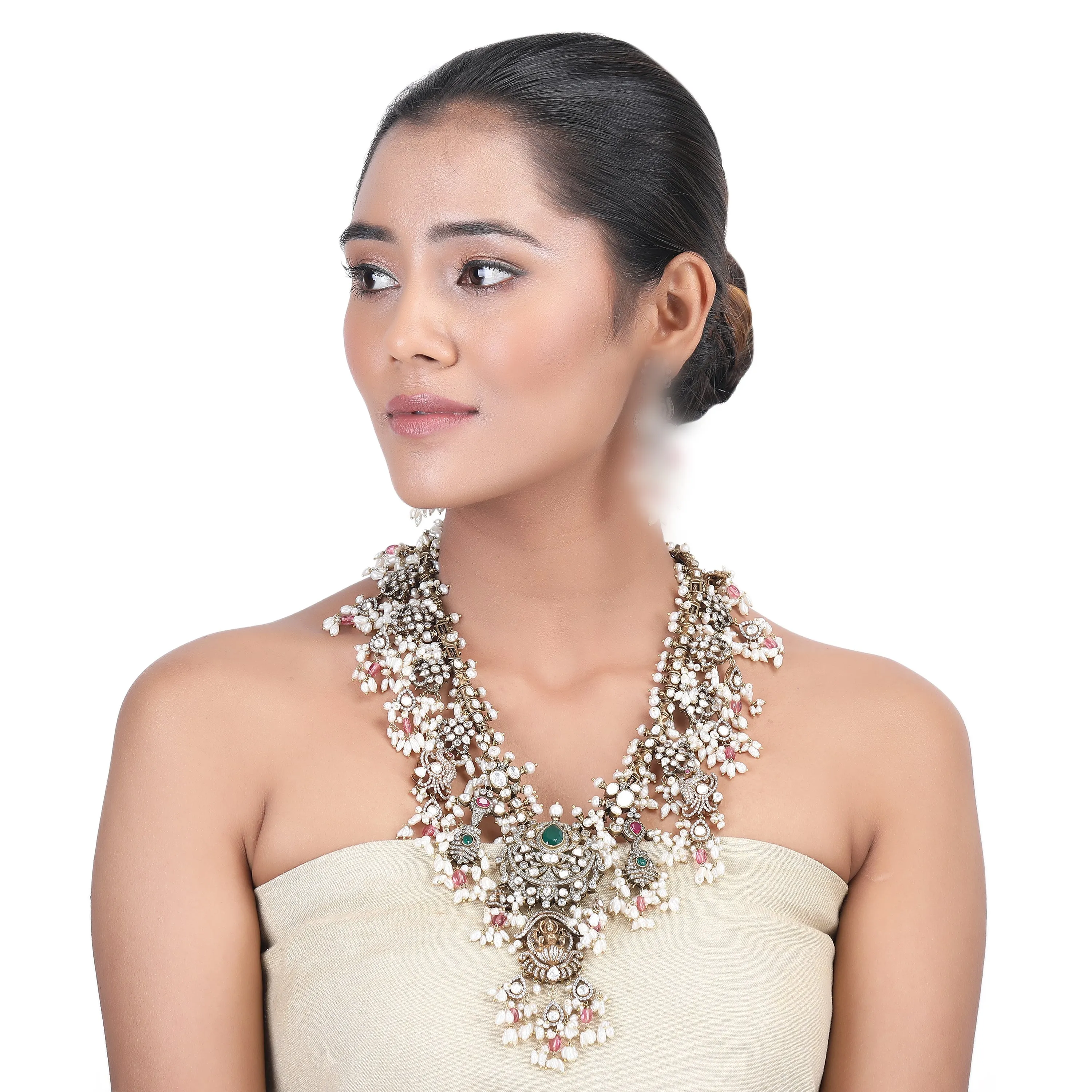 Chhavi NECKLACE