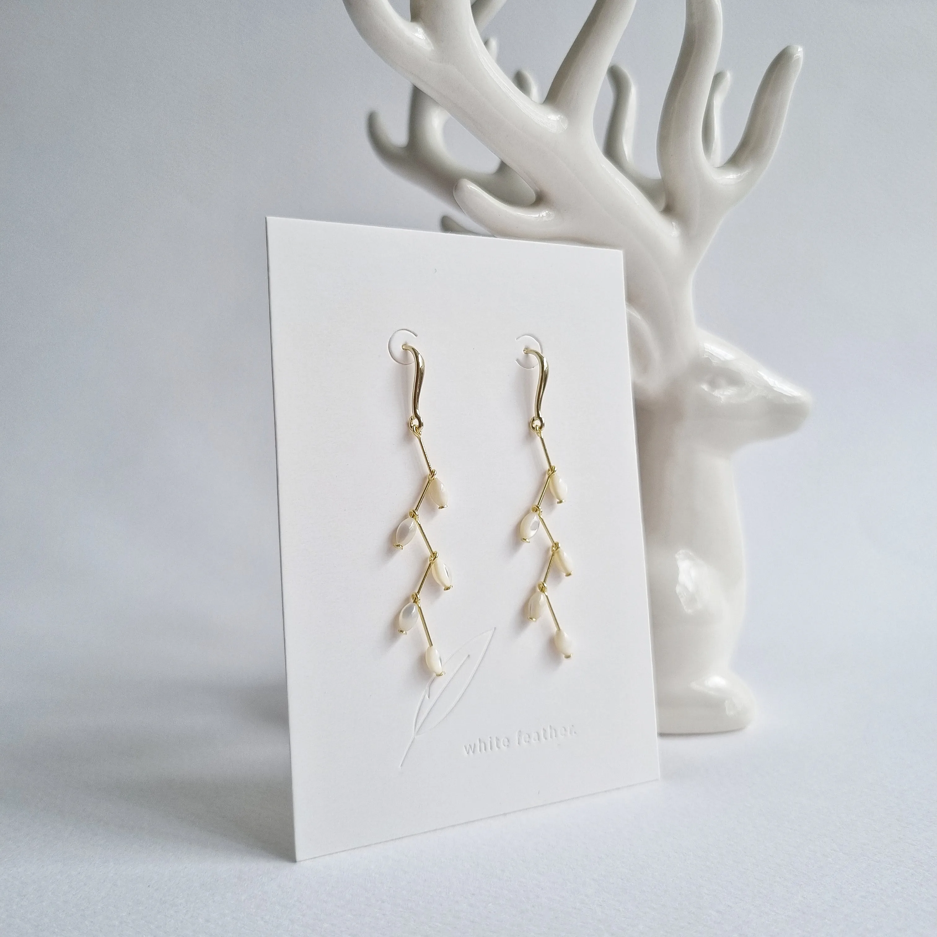 Delilah Earrings / Mother-of-Pearl