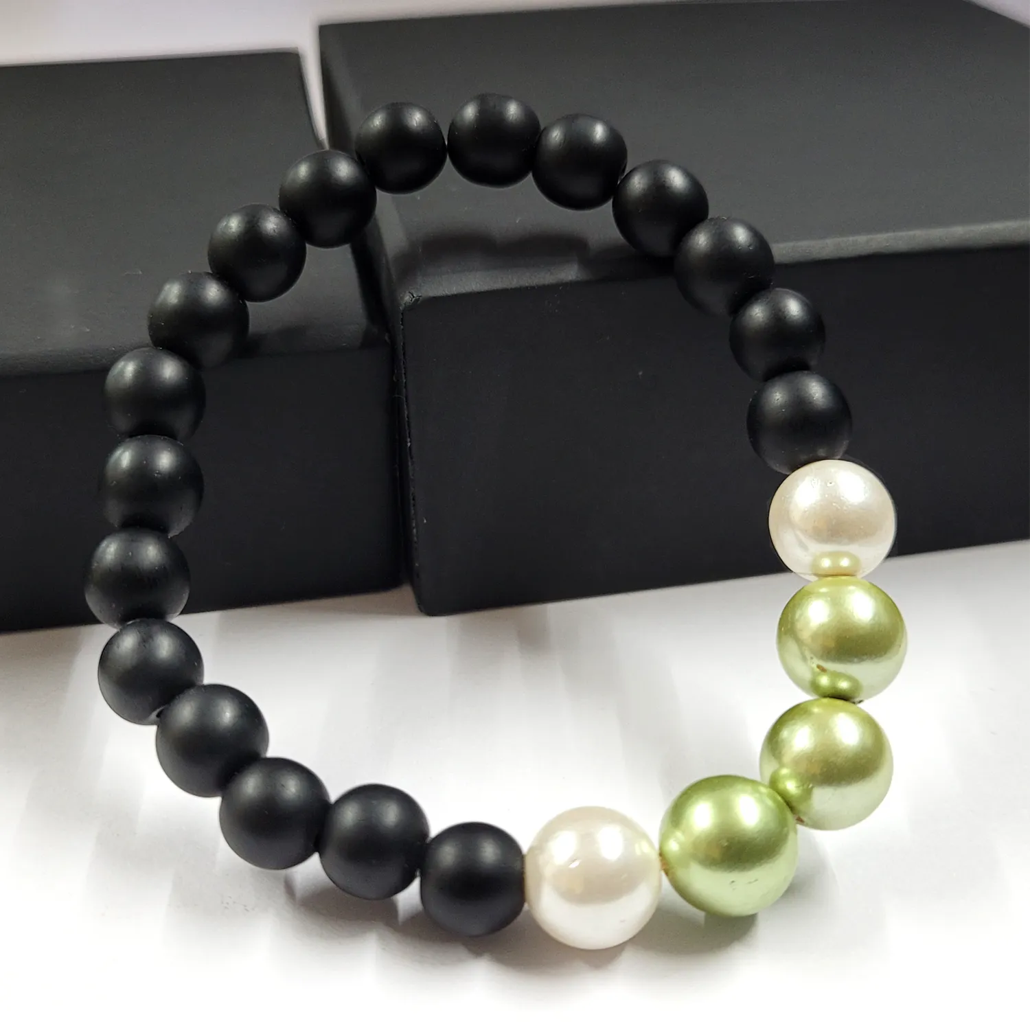 Green And White Shell Pearls 10mm Bracelet With 8mm Black Beads