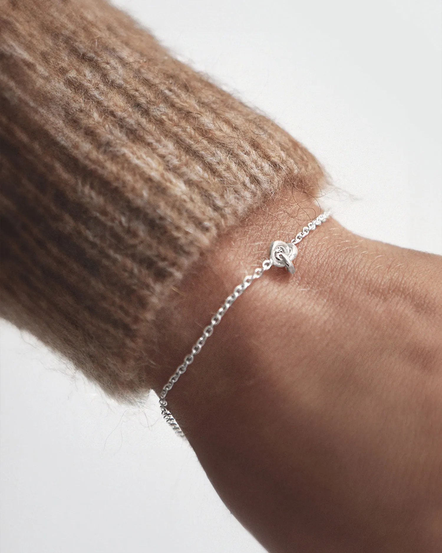 Le Knot drop bracelet silver