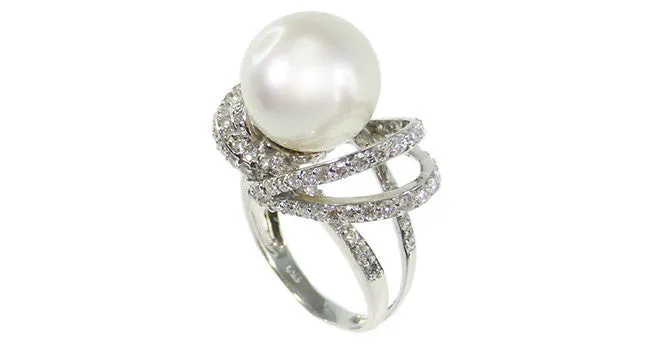 Pearl Ring with Diamond