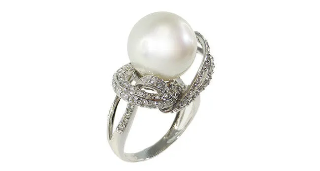 Pearl Ring with Diamond