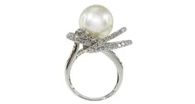 Pearl Ring with Diamond