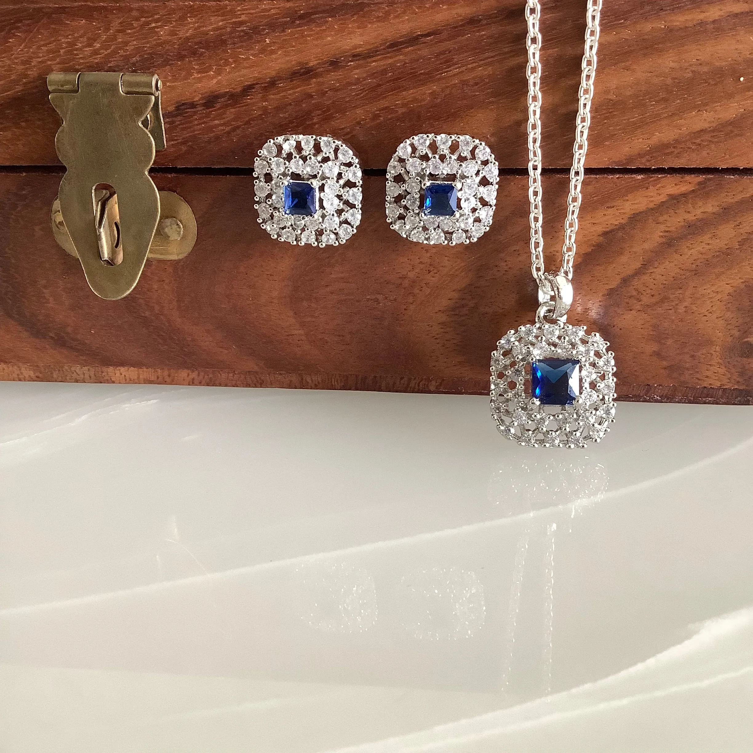 Salvanity American Diamond Little Square Pendant Set