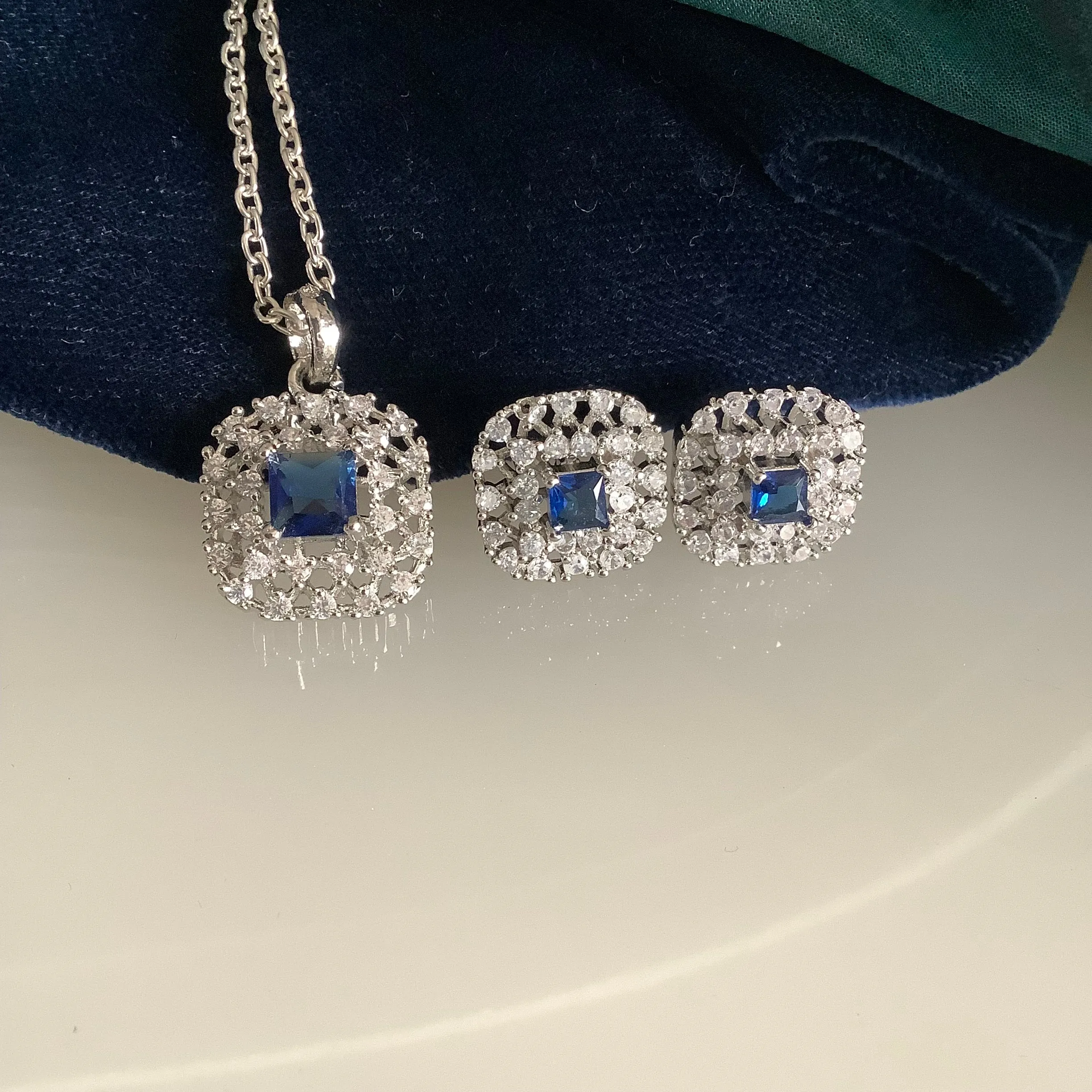 Salvanity American Diamond Little Square Pendant Set